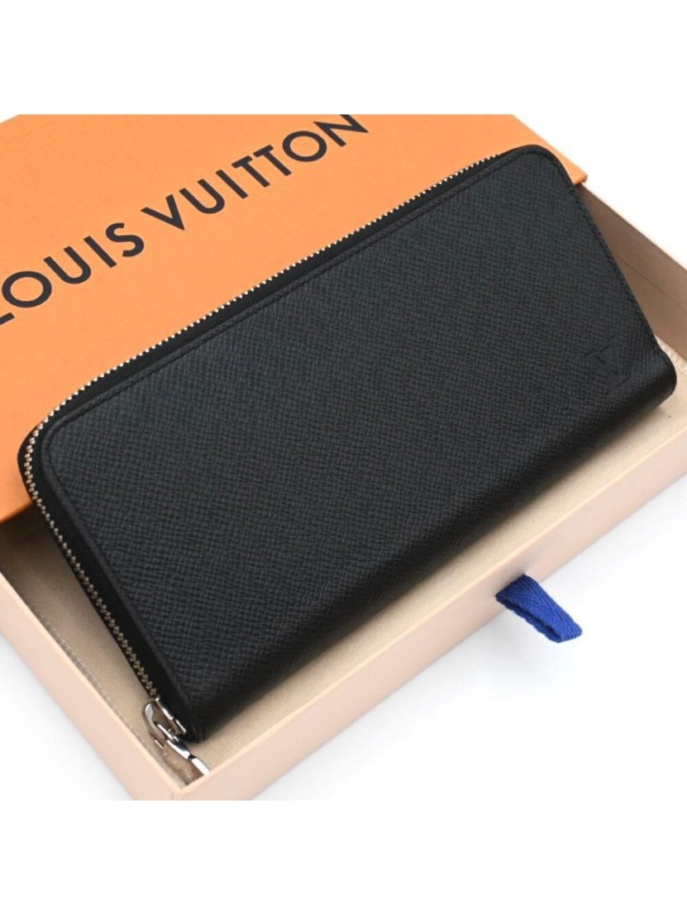 Louis Vuitton Taiga Zippy Wallet Horizontal Black